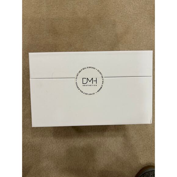 DMH Aesthetics Light Shield wireless face LED light therapy - Picture 5 of 5